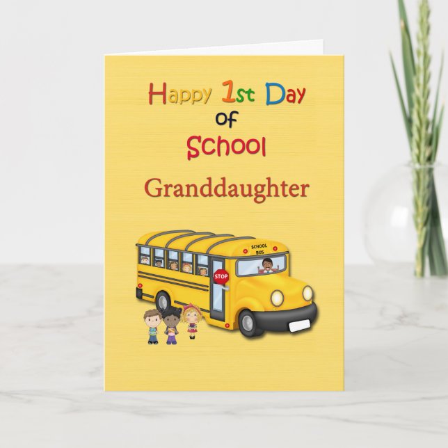 Tarjeta Feliz primer día de clases, nieta, autobús escolar (Anverso)