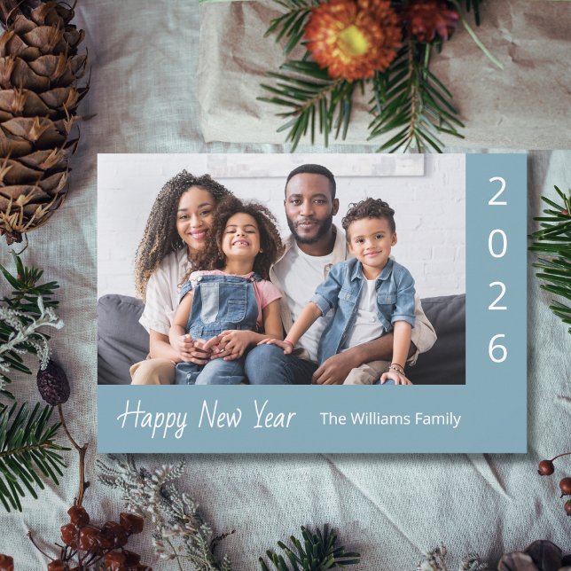 Tarjeta Festiva 2026 Happy New Year Family Photo Blue Modern (Subido por el creador)