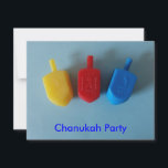 Tarjeta Festiva 3 Draydels<br><div class="desc">(varios productos seleccionados)una linda bolsa de tote con 3 drenajes sobre un fondo azul y las palabras Feliz chanukah escritas en escritura.</div>