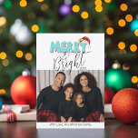 Tarjeta Festiva 3 retro fotográfico familiar Merry y Navidades bri<br><div class="desc">Este diseño festivo de Merry & Bright fue creado usando un divertido y moderno tipo de letra de guión y mi letra de bloque con letras a mano en un estilo retro de los años 80 en azul claro y rojo coronado con mi sombrero Santa pintado a mano con bayas...</div>