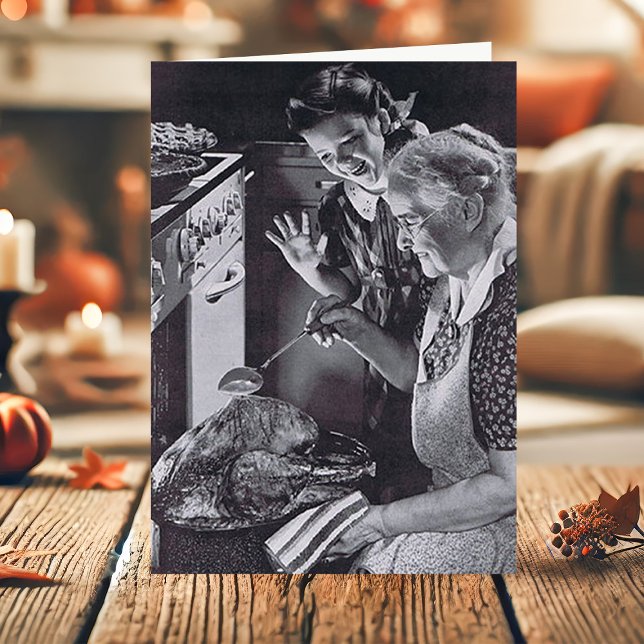 Tarjeta Festiva Abuela Vintage Rellenando Pavo con Nieta (Subido por el creador)