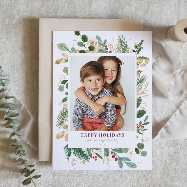 Tarjeta Festiva Acuarela y Relieve metalizado falso foto de vegeta (Watercolor and Faux Gold Foil Winter Greenery Photo Happy Holidays Card)