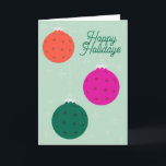 Tarjeta Festiva Adornos personalizados de pickleball Mint Magenta<br><div class="desc">Tanto el mensaje en la parte frontal como en el interior de esta tarjeta de vacaciones se pueden personalizar con su propio texto. Esta tarjeta presenta algunas pelotas de pickleball disfrazadas de adornos navideños. Mis ilustraciones de adornos de pickleball están en magenta brillante, naranja rojo brillante y verde oscuro sobre...</div>