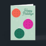 Tarjeta Festiva Adornos personalizados de pickleball Mint Magenta<br><div class="desc">Tanto el mensaje en la parte frontal como en el interior de esta tarjeta de vacaciones se pueden personalizar con su propio texto. Esta tarjeta presenta algunas pelotas de pickleball disfrazadas de adornos navideños. Mis ilustraciones de adornos de pickleball están en magenta brillante, naranja rojo brillante y verde oscuro sobre...</div>