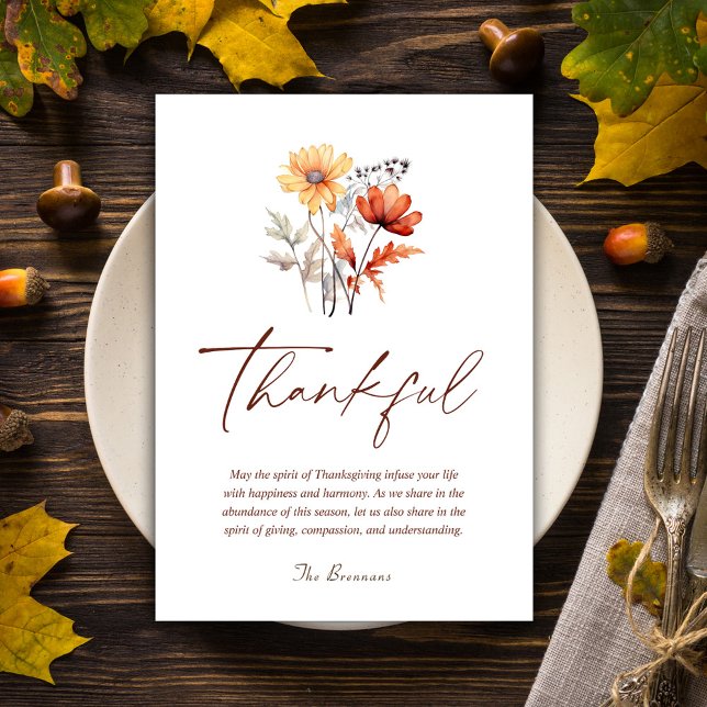 Tarjeta Festiva Agradecimiento a la moderada y elegante caída (Thankful Elegant Modern Script Thanksgiving Holiday Card)