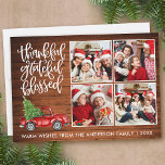 Tarjeta Festiva Agradecimiento agradecido Camión de Madera Bendeci<br><div class="desc">La moderna caligrafía de la escritura Thankful Grlessed 4 Collage de fotos Holiday Card incluye un Watercolor Vintage Truck con Árbol de Navidad. Impresión rústica de madera de campo.</div>
