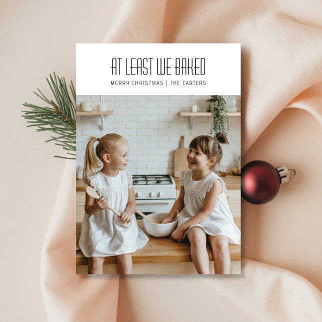 Tarjeta Festiva Al Menos Hicimos Una Foto Graciosa De Navidades. (Subido por el creador)