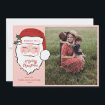 Tarjeta Festiva Alegre Santa Face | Navidades rosados | Foto<br><div class="desc">Esta tarjeta de foto de Navidad muestra una alegre cara de Papá Noel en un fondo rosado. Dice "Te deseo una Feliz Navidad" con un lugar donde agregar tu foto favorita. Puedes personalizar con tu nombre y el año en la parte inferior. En la parte posterior hay otro patrón de...</div>