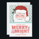Tarjeta Festiva Alegre Santa Merry y brillante | Rosa y Holly Rojo<br><div class="desc">Esta tarjeta presenta una alegre cara de Santa con un saludo de vacaciones en una moderna tipografía victoriana con un fondo de vacaciones rosa y rojo. Puedes personalizar con tus nombres.</div>