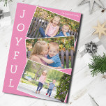 Tarjeta Festiva Alegres Navidades del Collage de fotos rosado 3 ni<br><div class="desc">Tarjeta de collage de fotos de Navidades rosados con 3 fotos de niños en un divertido patrón de instantánea superpuesta con borde blanco y la palabra Joyful escrito verticalmente por un lado. Encuentra tus tres fotos favoritas para esta divertida tarjeta de vacaciones familiar.</div>