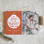 Tarjeta Festiva Alegría Para El Mundo Naranja De Citas Feliz Navid<br><div class="desc">Extraordinaria y rústica tarjeta de fotos de Navidad para su familia y amigos. Cuenta con un adorno rústico de vacaciones, "Joy to the World", cita moderna de caligrafía con acentos de nieve y un fondo naranja. Personalice agregando una foto, nombre, año y otros detalles. Esta tarjeta de Navidades con letras...</div>
