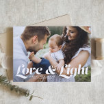 Tarjeta Festiva Amor blanco y tipografía clara foto Hanukkah<br><div class="desc">Amor y luz | Envíe sus saludos de Hanukkah a su familia y amigos con esta tarjeta de personalizable Hanukkah. Presenta tipografía retro audaz. Personalice esta foto de la tarjeta Hanukkah añadiendo sus detalles. Esta foto de la tarjeta Hanukkah está disponible en otros colores y material de cartón. También están...</div>