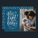 Tarjeta Festiva Amor, luz y latos Foto Hanukkah<br><div class="desc">Esta moderna tarjeta Hanukkah con una sola foto muestra la frase con letras a mano "amor,  luz y lazos" y un divertido patrón dibujado a mano en la espalda.</div>