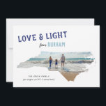 Tarjeta Festiva Amor y luz de Carolina del Norte Foto de Hanukkah<br><div class="desc">Estás orgulloso de ser de Carolina del Norte, envía un poco de orgullo de estado ligero esta temporada navideña con esta foto de la tarjeta de vacaciones Hanukkah con texturas en añil y azul claro y acentuado con copos de nieve. Personaliza con tu propio mensaje de alegría, ubicación, el año,...</div>