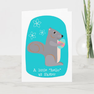 Tarjeta Festiva Ardilla gris linda de Pascua hola con el huevo