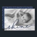 Tarjeta Festiva Armada | Guión Shine Hanukkah Foto<br><div class="desc">Comparte saludos de vacaciones con estas tarjetas de fotos de moda Hanukkah mostrando tu foto horizontal o orientada al paisaje de sangrado completo favorita. "Brillo" aparece como un texto azul marino sobre una elegante tipografía con letras a mano. Personaliza con tus nombres y el año que pasa abajo. Las tarjetas...</div>