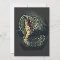 Arte de tatuaje de cobra feroz en jungla oscura