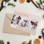 Tarjeta Festiva Audaz Año Moderno En Reseña De Coral Tres Fotograf<br><div class="desc">Envíe cálidos deseos esta temporada de vacaciones con este año moderno único y lindo, audaz, en revisión de la tarjeta coral tres fotos feliz de vacaciones. Su diseño es sencillo y minimalista, con elementos inspirados en el boho, en tonos rosa claro, coral pastel, verde salado, rubor y melocotón. Celebrando el...</div>
