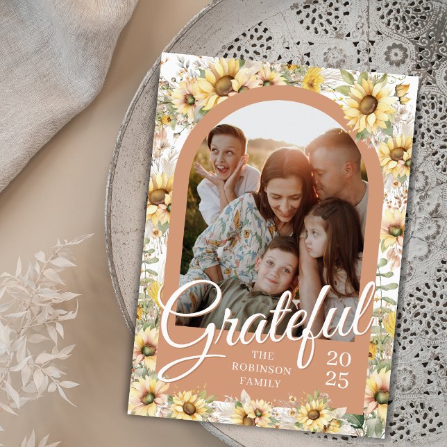 Tarjeta Festiva Autumt Fall Arch Coral Peach Agradecido Acción de  (elegant floral happy thanksgiving card with sunflowers on coral arch for family with year and name)