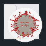 Tarjeta Festiva Aves escandinavas con Rosehips Foto de Wreath<br><div class="desc">Una festividad de pájaros y caderas de rosa rodea tu propia foto en esta tarjeta de vacaciones de Navidades de estilo escandinavo bonito. Personalizar el texto de la parte de atrás con tu elección de saludo,  y por supuesto tu propio apellido!</div>