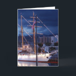 Tarjeta Festiva Barco de vela con luces decorativas<br><div class="desc">Esta es una fotografía de un barco de vela con luces decorativas.</div>