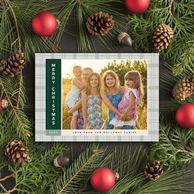 Tarjeta Festiva Barra lateral de cuadros Sage (Sage Green Plaid Sidebar Photo Holiday Card)