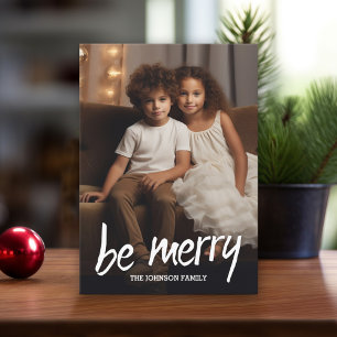 Tarjeta Festiva Be Merry - Foto completa con un sutil patrón de di