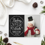 Tarjeta Festiva Bebé, frío fuera de la foto de escritura negra<br><div class="desc">La plantilla de diseño de tarjetas de felicitación para Navidades "Baby it Cold Outside" presenta un estilo moderno de escritura blanca con acentos estrella y copos de nieve en un marco decorativo con texto personalizado "Warmest Wishes" que se puede personalizar. Se puede modificar el fondo negro. ¡El diseño es perfecto...</div>