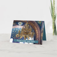 Bella lámpara de araña en la catedral