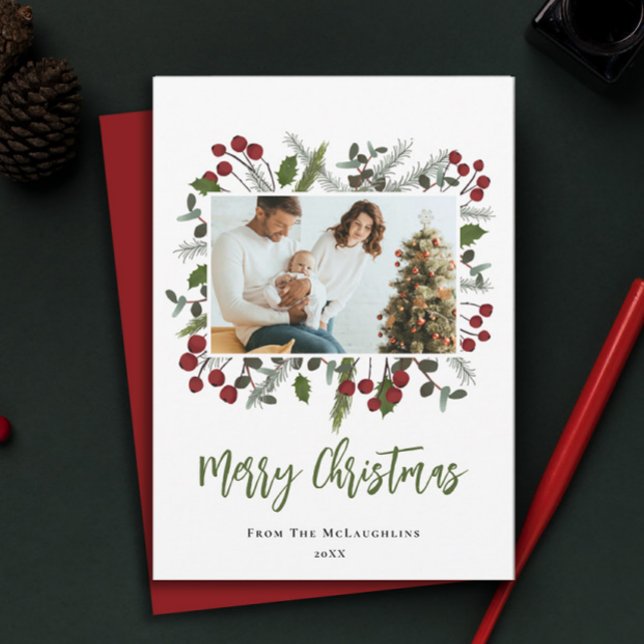 Tarjeta Festiva Berry Branches Frame Family Foto Navidades moderno (Modern Berries, branches, Merry Christmas family photo holiday card.)