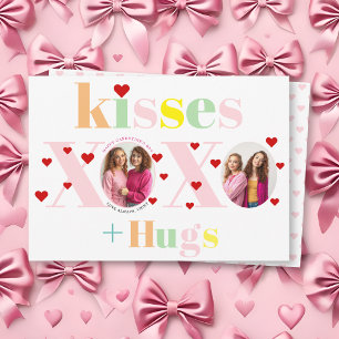 Tarjeta Festiva Besos, amor, tipografía de abrazos en foto del Día