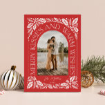 Tarjeta Festiva Besos de mora y cálidos deseos arca de fotos de be<br><div class="desc">Una tarjeta de vacaciones única y moderna con una forma de foto en arco con una tipografía de estilo moderno que se curva elegantemente alrededor de tu foto, y originales obras de arte de follaje de invierno dibujadas a mano. Personaliza fácilmente el frente y la parte posterior con tu propio...</div>