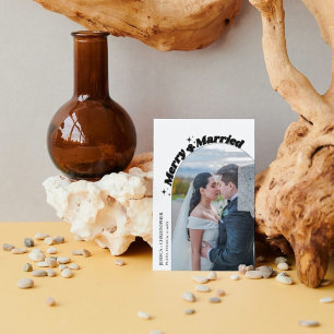 Tarjeta Festiva Boda de Arco Moderno Merry y Navidades casados