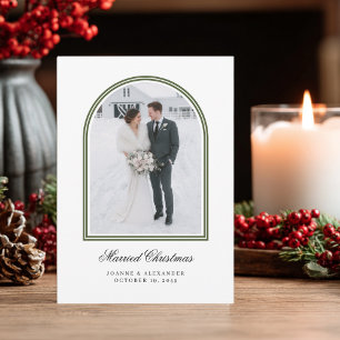 Tarjeta Festiva Boda de Invierno de Recién Casados con Arco Modern