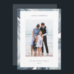 Tarjeta Festiva Borde De Agitación De Iced | Foto de Hanukkah<br><div class="desc">Envíe saludos de Hanukkah a amigos y familiares con nuestras elegantes tarjetas de fotos. Diseñada para alojar una sola foto vertical o orientada a retratos,  la tarjeta presenta un borde de rebanada geodésica de acuarela en tonos azules morales. Personalice el saludo de su personalizado Hanukkah y su(s) apellido(s).</div>