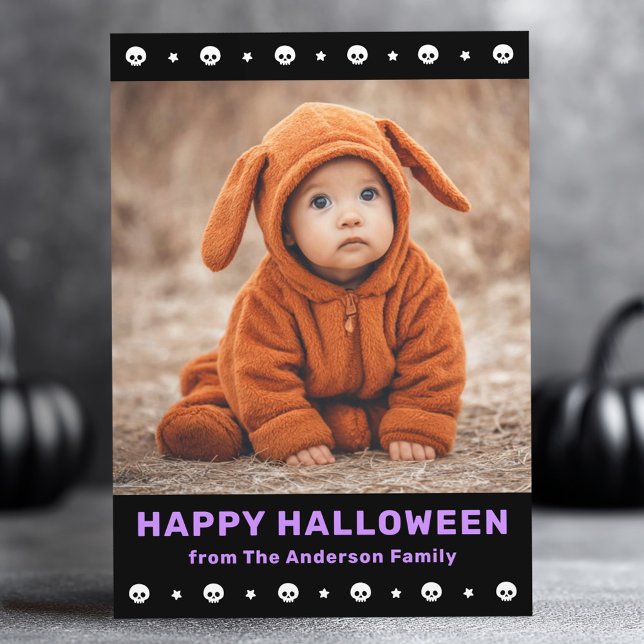Tarjeta Festiva Borde del cráneo y estrellas foto negra de Hallowe (Cute skulls border and stars black Halloween photo Holiday Card)