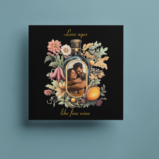 Tarjeta Festiva botella de vino botánico, el amor envejece como un (Subido por el creador)