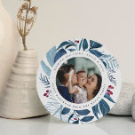 Tarjeta Festiva Bountiful | Round Hanukkah Photo<br><div class="desc">La elegante tarjeta de fotos de Hanukkah,  de forma redonda única,  presenta una foto favorita rodeada de follaje botánico azul hielo y pequeñas bayas rojas. Personaliza con un saludo personalizado Hanukkah (mostrado con "deseándote amor,  luz y paz"),  y tus nombres se curvaron alrededor de la foto.</div>