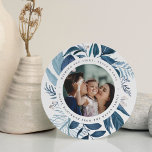 Tarjeta Festiva Bountiful | Round Hanukkah Photo<br><div class="desc">La elegante tarjeta de fotos de Hanukkah,  de forma redonda única,  presenta una foto favorita rodeada de follaje botánico azul hielo y pequeñas bayas blancas. Personaliza con un saludo personalizado Hanukkah (mostrado con "deseándote amor,  luz y paz"),  y tus nombres se curvaron alrededor de la foto.</div>