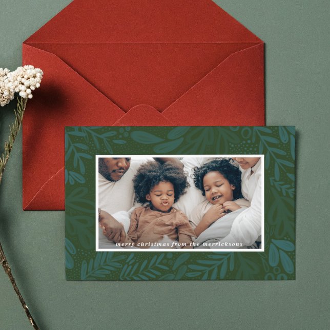 Tarjeta Festiva Bramble Evergreen | Foto botánica festiva (Evergreen Bramble | Festive Botanical Photo Holiday Card)