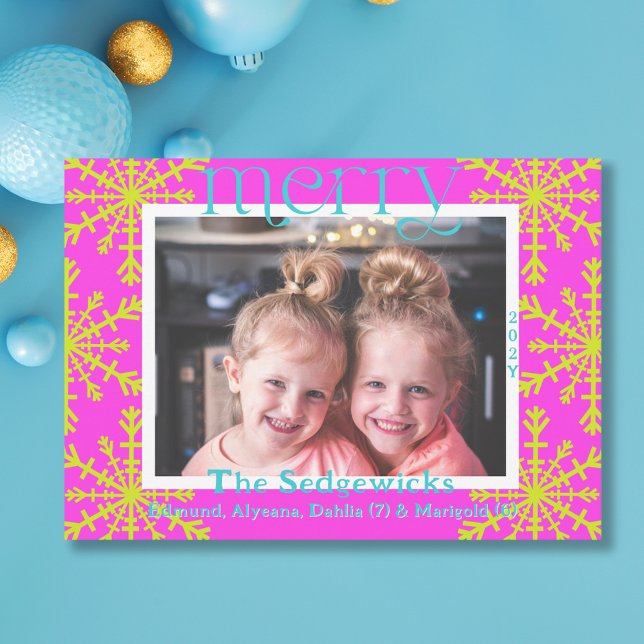 Tarjeta Festiva Brillante Merry Snowflake Foto máxima moderna (Bright Merry Snowflakes photo card in fuchsia, pear green, and turquoise.)