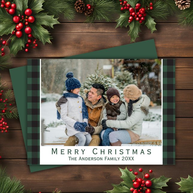 Tarjeta Festiva Búfalo verde ruidoso en la foto navideña (Rustic Green Buffalo Plaid Merry Christmas Photo Holiday Card)