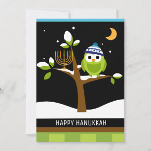 Tarjeta Festiva Búho y Menorá lindos de Hanukkah en árbol nevado