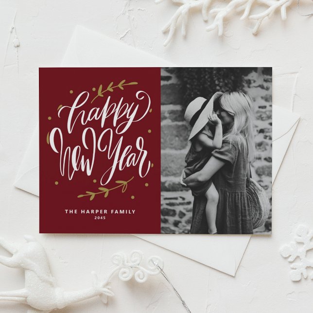 Tarjeta Festiva Burgundy Calligraphy and Wreath New Year Photo (Customizable burgundy photo Happy New Year card featuring modern calligraphy and wreath.)