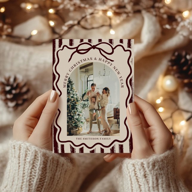 Tarjeta Festiva Burgundy Elegant Bow Photo Christmas (Subido por el creador)