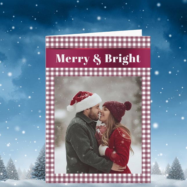 Tarjeta Festiva Burgundy Gingham Christmas Photo Merry and Bright  (Subido por el creador)