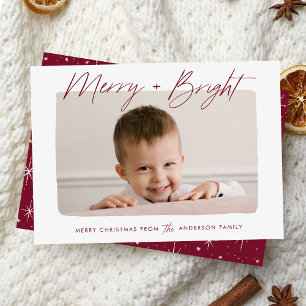 Tarjeta Festiva Burgundy Moderno de Letra Script Merry and Bright 