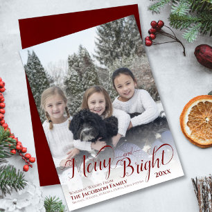 Tarjeta Festiva Caligrafía Merry & Bright Burgundy Foto