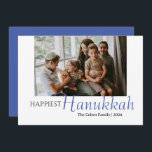 Tarjeta Festiva Calligrafía azul La familia más feliz de Hanukkah<br><div class="desc">Calligrafía azul La familia más feliz de Hanukkah 1 foto</div>