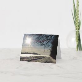 Tarjeta Festiva Camino de campo nevado con sol brillante